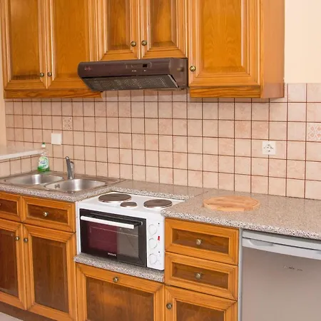 Kiones Apartament *